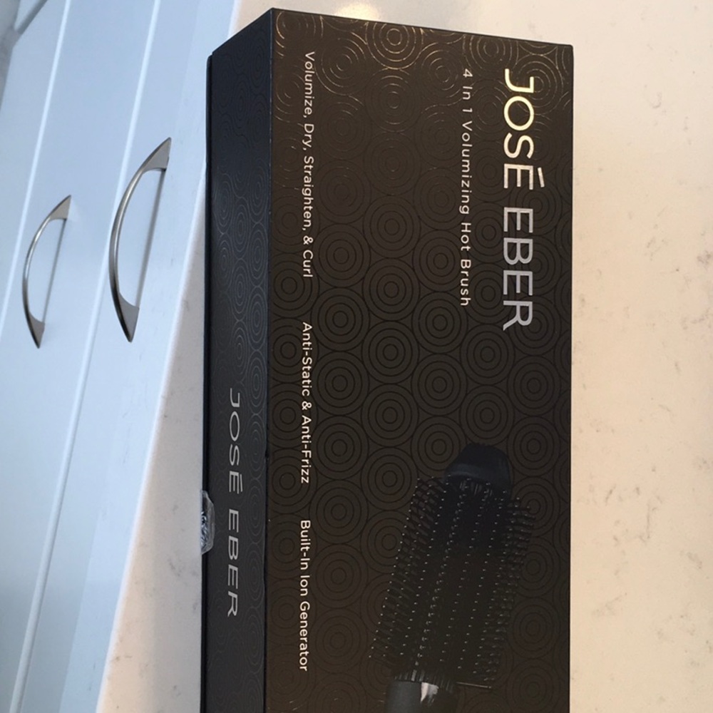4 in 1 Volumizing Hot Brush